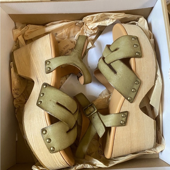 Kork-Ease Wausau Light Green Clog Sandal - Picture 2 of 4